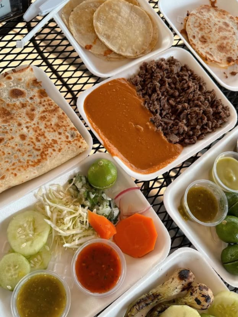 Platos.